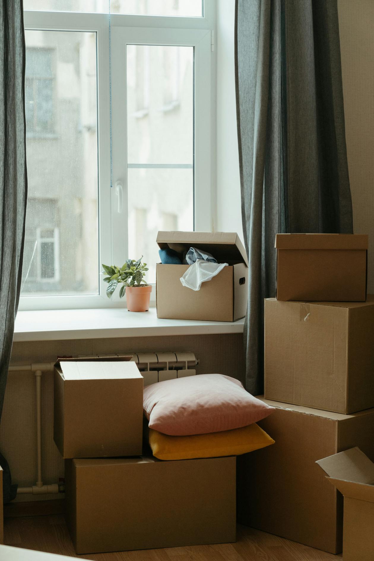 Prydligt packade flyttkartonger — packa smart